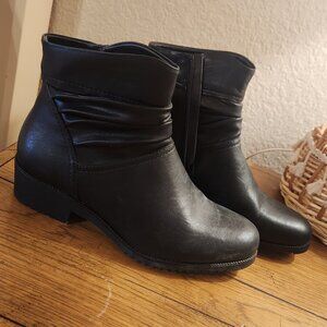 Solanz Black Leather Ankle boots size 8